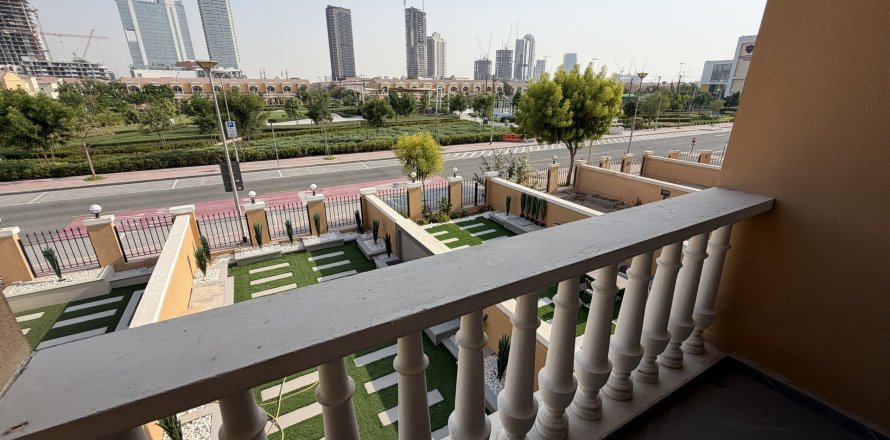 Adosado en Jumeirah Village Triangle, Dubai, 2 dormitorios, 119 m², № 137861