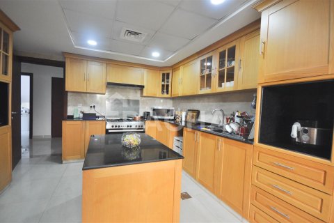 Villa in Meadows, Dubai 4 bedrooms, 334.4 sq.m. № 6954 - photo 8