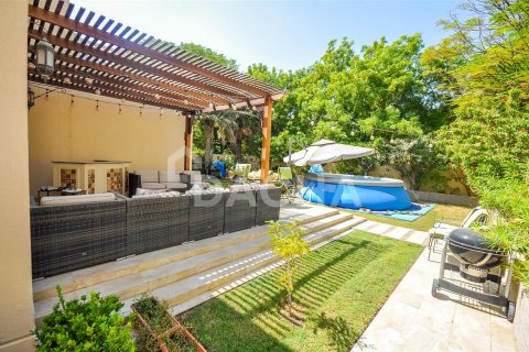 Villa in Meadows, Dubai 4 bedrooms, 334.4 sq.m. № 6954 - photo 2