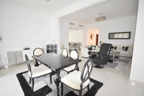 Villa in Meadows, Dubai 4 bedrooms, 334.4 sq.m. № 6954 - photo 11