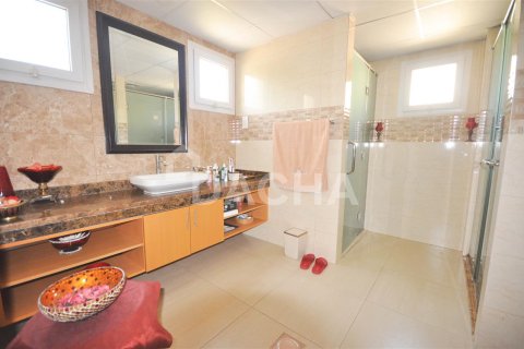 Villa in Meadows, Dubai 4 bedrooms, 334.4 sq.m. № 6954 - photo 9