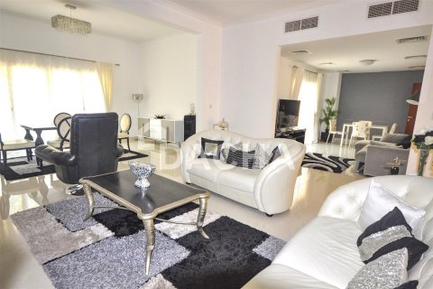 Villa in Meadows, Dubai 4 bedrooms, 334.4 sq.m. № 6954 - photo 3