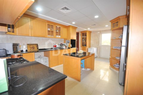 Villa in Meadows, Dubai 4 bedrooms, 334.4 sq.m. № 6954 - photo 7