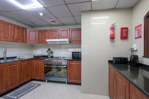 Apartment in Jumeirah Lake Towers, Dubai 2 bedrooms, 123.2 sq.m. № 16938 - photo 8