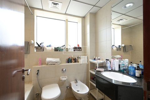 Apartment in Jumeirah Lake Towers, Dubai 2 bedrooms, 123.2 sq.m. № 16938 - photo 11