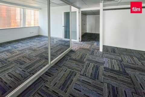 Office in Sheikh Zayed Road, Dubai 178.9 sq.m. № 9454 - photo 13