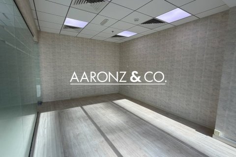 Oficina en Business Bay, Dubai, 69.8 m², № 78334 - foto 3