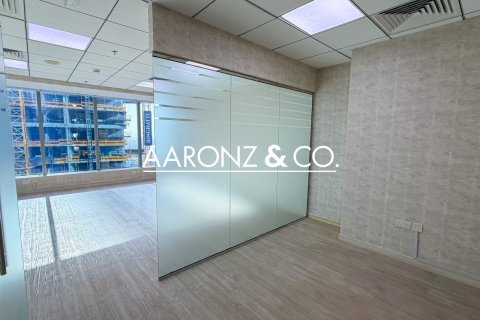 Oficina en Business Bay, Dubai, 69.8 m², № 78334 - foto 12
