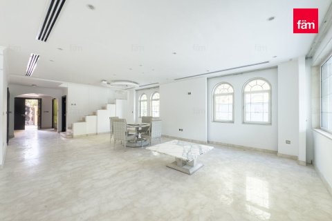 Villa à Dubai, 5 chambres, 740 m², № 50781 - photo 2