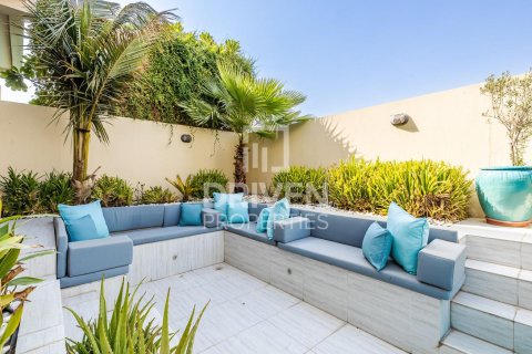 Villa in DAMAC Hills (Akoya by DAMAC), Dubai 4 bedrooms, 415 sq.m. № 66325 - photo 17