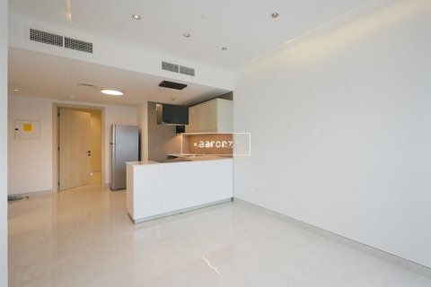Apartment in Jumeirah Lake Towers, Dubai 2 bedrooms, 72 sq.m. № 46615 - photo 8