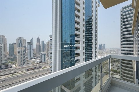 Apartment in Jumeirah Lake Towers, Dubai 2 bedrooms, 72 sq.m. № 46615 - photo 1