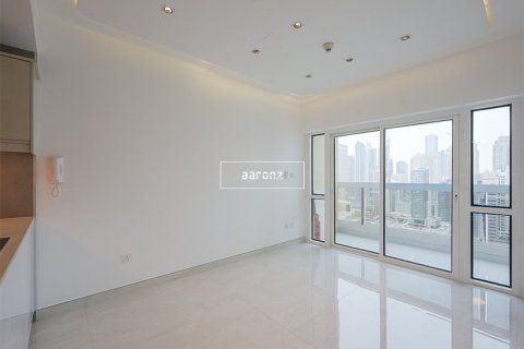 Apartment in Jumeirah Lake Towers, Dubai 2 bedrooms, 72 sq.m. № 46615 - photo 6