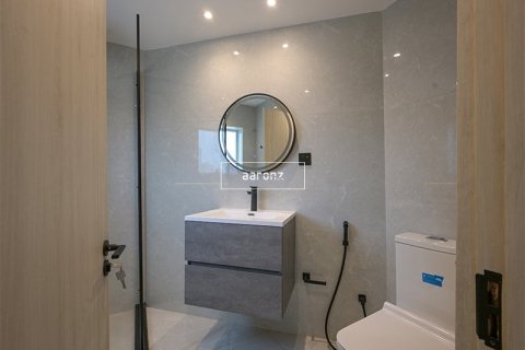 Apartment in Jumeirah Lake Towers, Dubai 2 bedrooms, 72 sq.m. № 46615 - photo 11