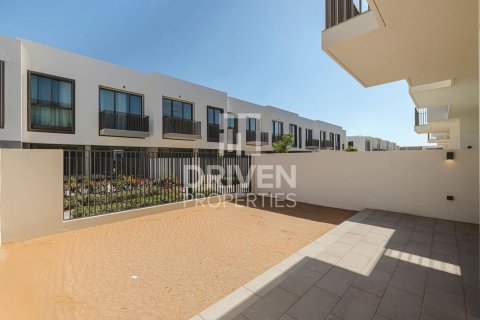 Villa in The Valley, Dubai 3 bedrooms, 174.01 sq.m. № 138375 - photo 19