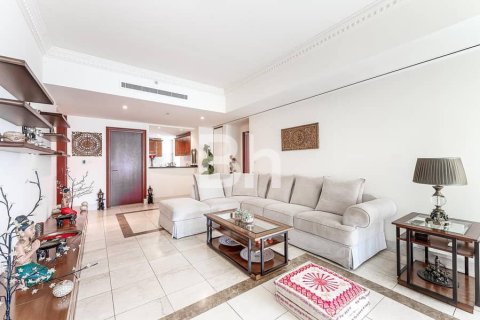 Apartment in Dubai Marina, Dubai 4 bedrooms, 270 sq.m. № 25039 - photo 16