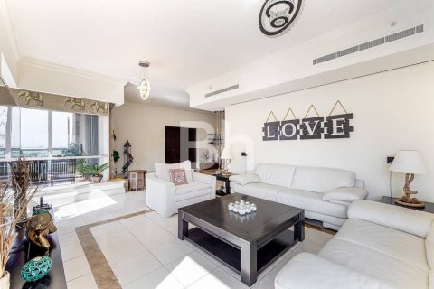 Apartment in Dubai Marina, Dubai 4 bedrooms, 270 sq.m. № 25039 - photo 17
