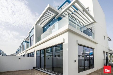Villa in Dubai 5 bedrooms, 219.6 sq.m. № 111871
