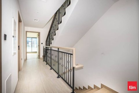 Villa en Dubai, 5 dormitorios, 219.6 m², № 111871 - foto 2