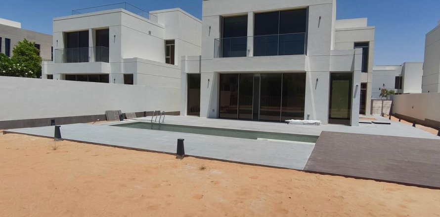 Villa in Jumeirah Park, Dubai 5 bedrooms, 707.9 sq.m. № 111836