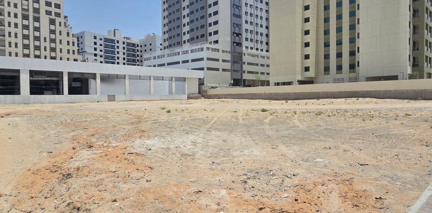 Land in Dubai 2880 sq.m. № 112418