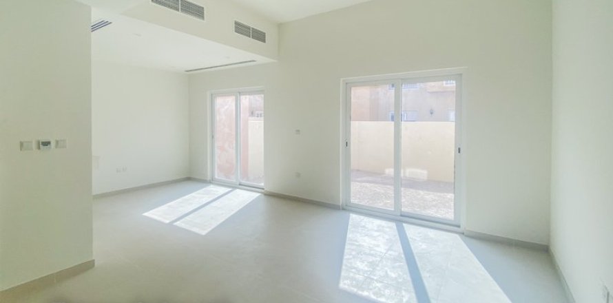 Вилла в Dubai Land, Дубай, 3 спальни, № 2647
