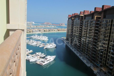 Купить квартиру в Marina Residences 1, Пальма Джумейра, Дубай: 2 спальни, 165.2м², № 30500 - фото 1