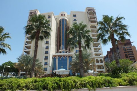 Купить квартиру в Marina Residences 1, Пальма Джумейра, Дубай: 2 спальни, 165.2м², № 30500 - фото 2