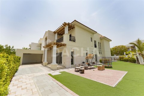 Villa à Dubai, 4 chambres, 617.8 m², № 7029 - photo 1
