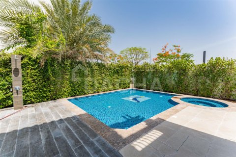 Villa en Dubai, 5 dormitorios, 706.1 m², № 7028 - foto 24
