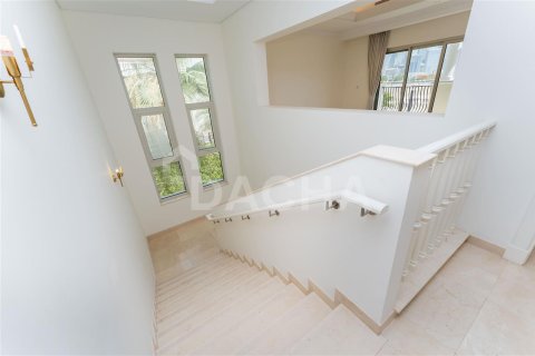 Villa en Dubai, 5 dormitorios, 706.1 m², № 7028 - foto 18