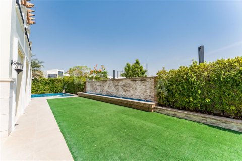 Villa en Dubai, 5 dormitorios, 706.1 m², № 7028 - foto 9