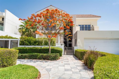Villa en Dubai, 5 dormitorios, 706.1 m², № 7028 - foto 2