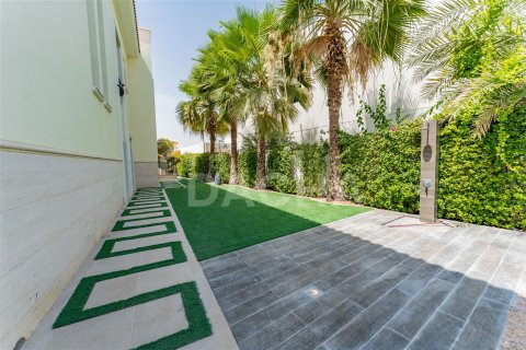 Villa en Dubai, 5 dormitorios, 706.1 m², № 7028 - foto 23