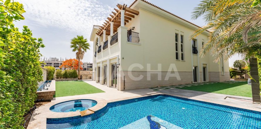Villa en Dubai, 5 dormitorios, 706.1 m², № 7028