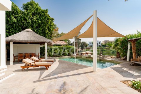 Villa en Dubai, 4 dormitorios, 501.7 m², № 7030 - foto 1