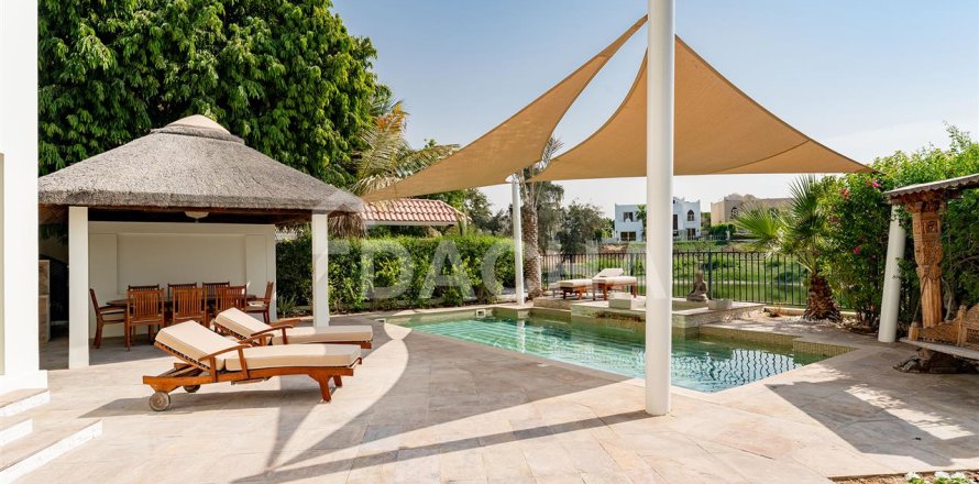 Villa en Dubai, 4 dormitorios, 501.7 m², № 7030