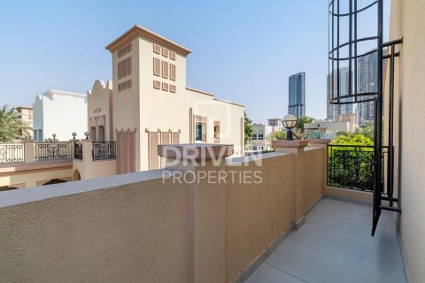 Villa en Al Barsha South, Al Barsha, Dubai, 4 dormitorios, 452 m², № 86755 - foto 26