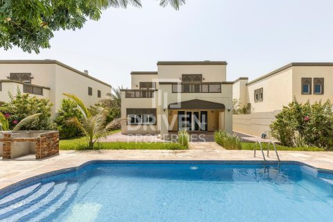 Villa en Jumeirah Park, Dubai, 4 dormitorios, 471 m², № 86754 - foto 2