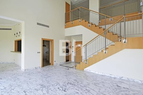 Снять в аренду квартиру в Пальме Джумейре, Дубай: 4 спальни, 449м², № 57414 - фото 1