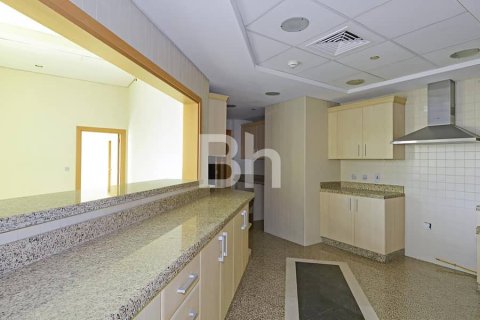 Снять в аренду квартиру в Пальме Джумейре, Дубай: 4 спальни, 449м², № 57414 - фото 8