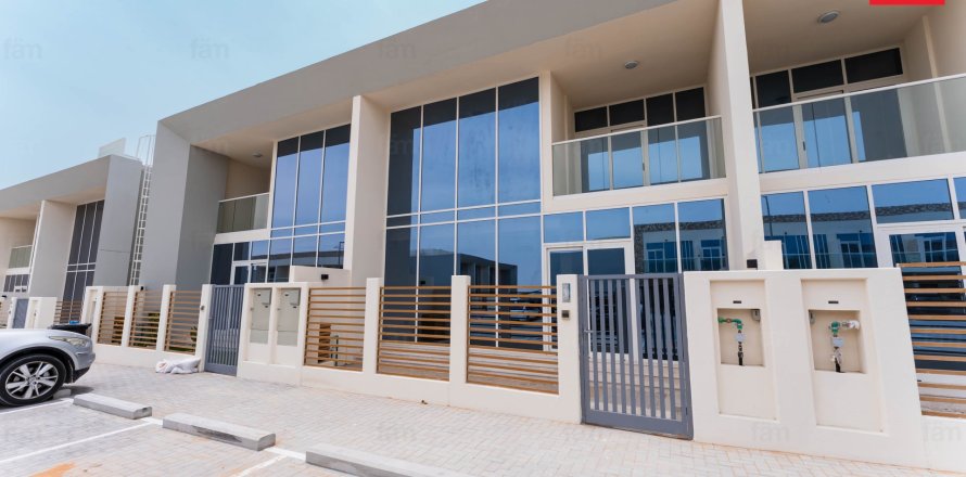 Adosado en Dubai, 2 dormitorios, 107.6 m², № 43040