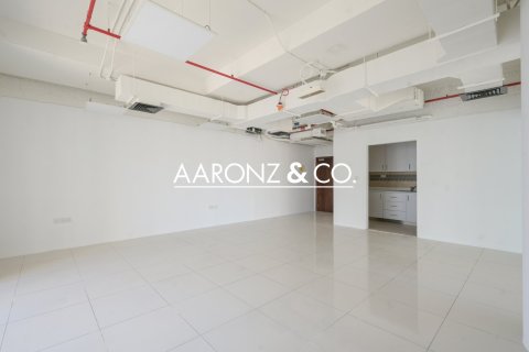 Bureau à Jumeirah Lake Towers, Dubai, 81.7 m², № 78434 - photo 2