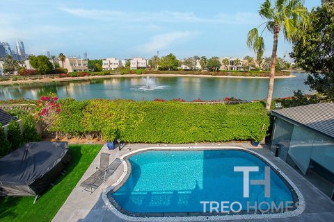Villa in Meadows, Dubai 4 bedrooms, 627 sq.m. № 13481 - photo 1