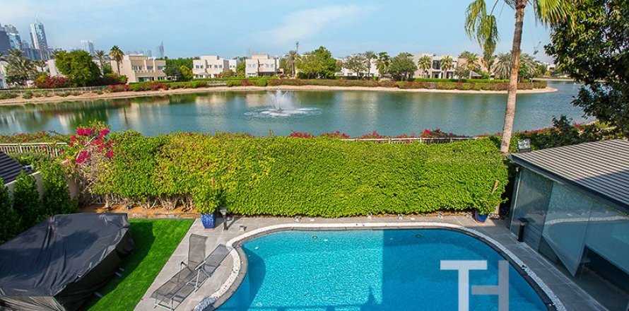 Villa in Meadows, Dubai 4 bedrooms, 627 sq.m. № 13481