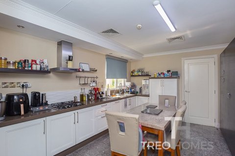 Villa in Meadows, Dubai 4 bedrooms, 627 sq.m. № 13481 - photo 6