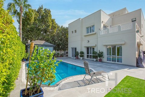Villa in Meadows, Dubai 4 bedrooms, 627 sq.m. № 13481 - photo 2