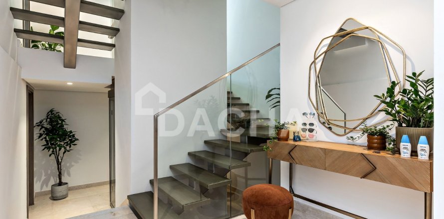 Townhouse in Business Bay, Dubai 4 bedrooms, 311 sq.m. № 105398