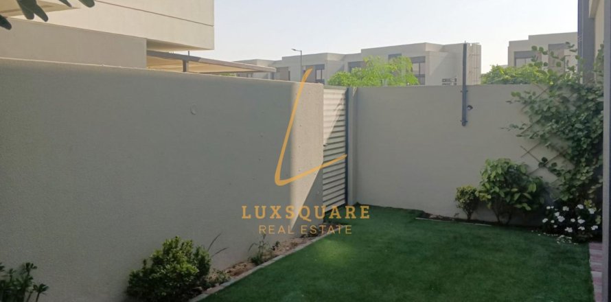 Villa in Dubai South (Dubai World Central), Dubai 2 bedrooms, 129 sq.m. № 92902