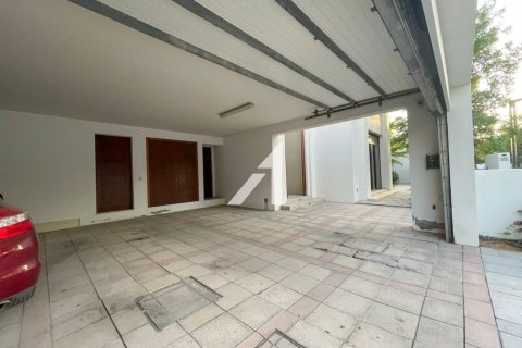 Снять в аренду виллу в Мохаммед Бин Рашид Сити, Дубай: 5 спален, 880м², № 92894 - фото 2